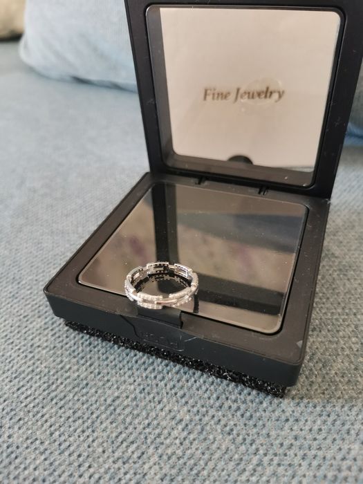 Кольцо в виде цепи с цирконием