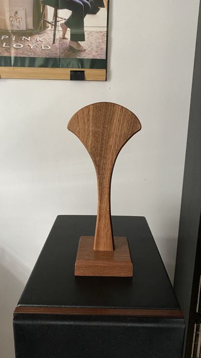 Stojak na słuchawki MAHOŃ prezent, pomysł na prezent