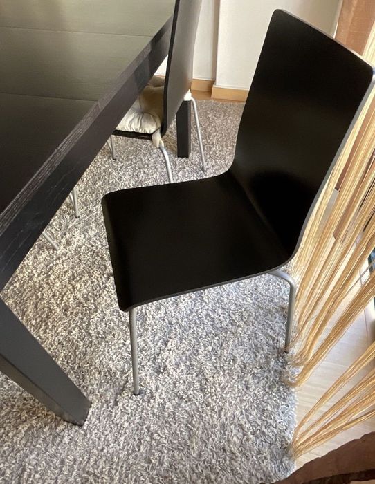 Mesa extensível e 4 cadeiras