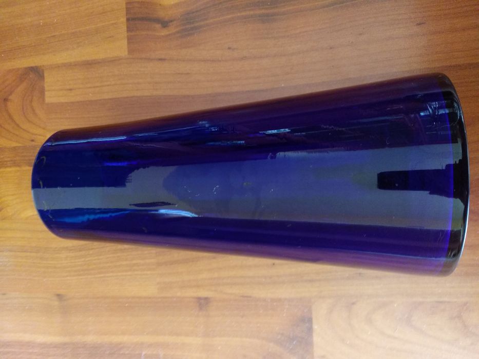 Вживана ваза , цвітне скло , невеликі подряпини вінтаж Чехія 1965рік