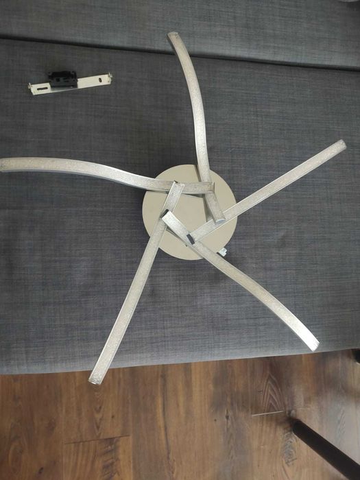 Lampa sufitowa do salonu