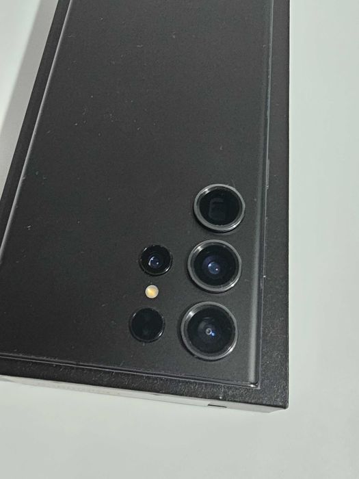 Samsung S23 Ultra 512gb. Muito bom.