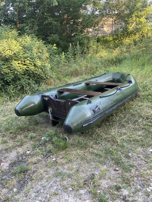 Лодка enegy 330 з транцевими  колесами