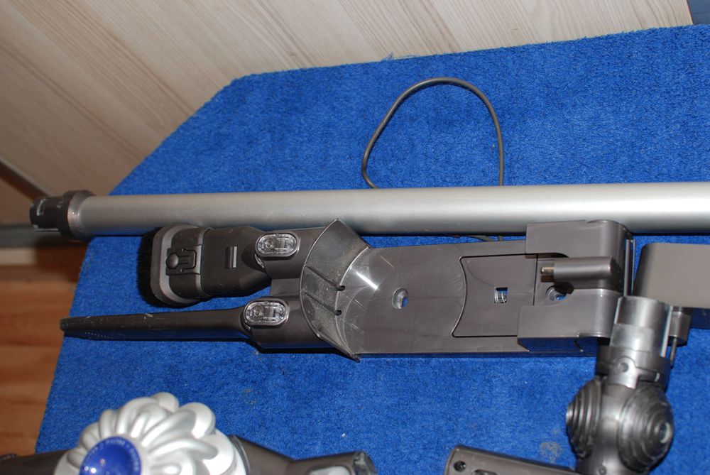 Dyson V6 odkurzacz bezprzewodowy .Komplet .