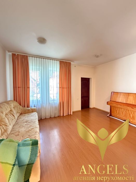 Приватний будинок в центрі: 4 спальні/3 санвузли + робоче крило, гараж