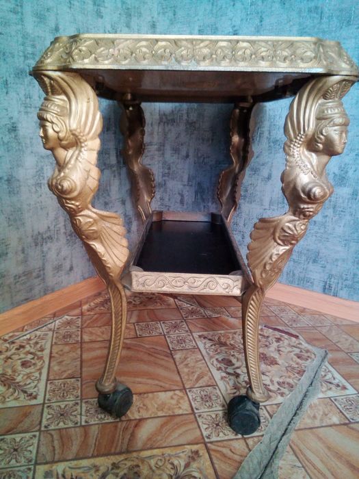 Антикварний столик Німфи,лиття.ссср.