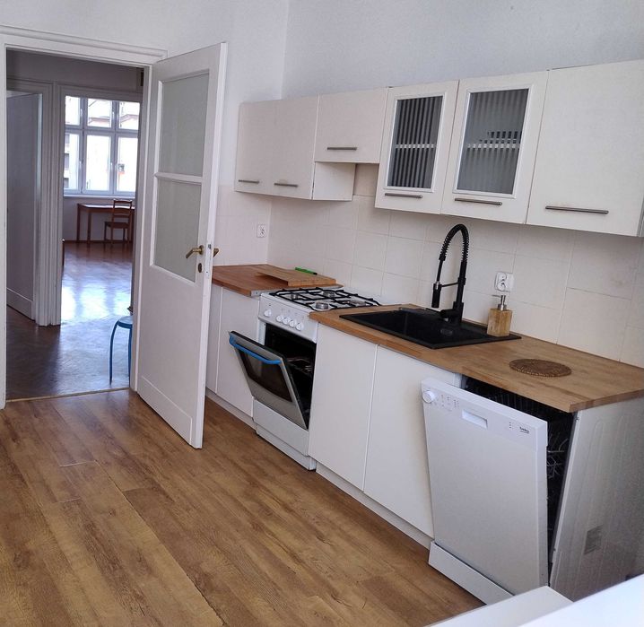 Przestronne dwupokojowe mieszkanie przy ul. Madalińskiego / Spacious flat for rent, walking distance to the city centre