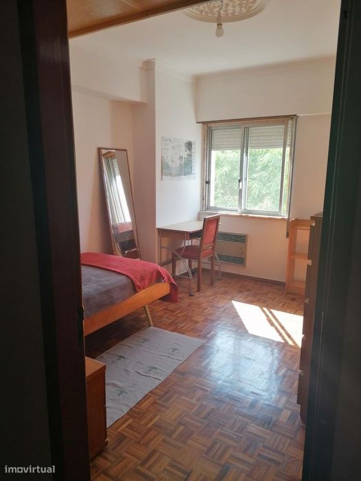 Quarto - localizado em Benfica Lisbon