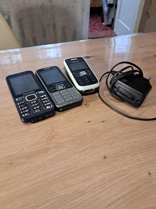 Продам телефони .