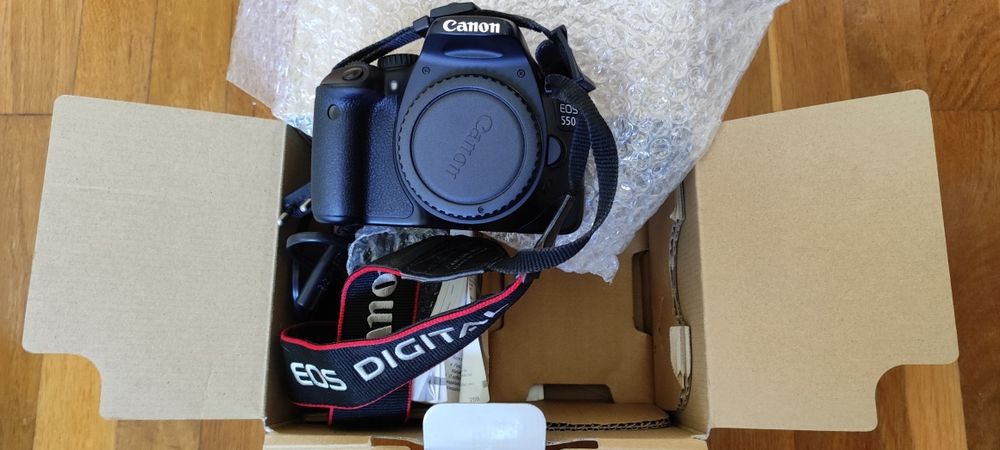 Canon EOS 550D + mochila + tripé