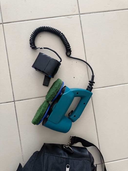 Wetrok – Máquina Portátil Profissional de Limpeza com Duplo Disco a bateria