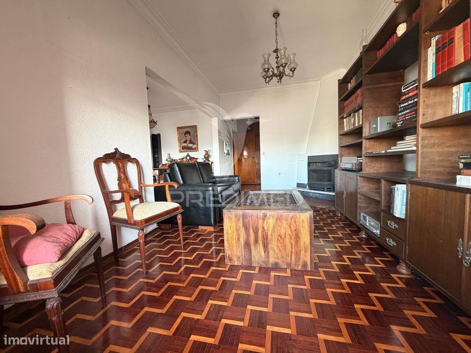 T4 Apartment in the Center of Alhos Vedros