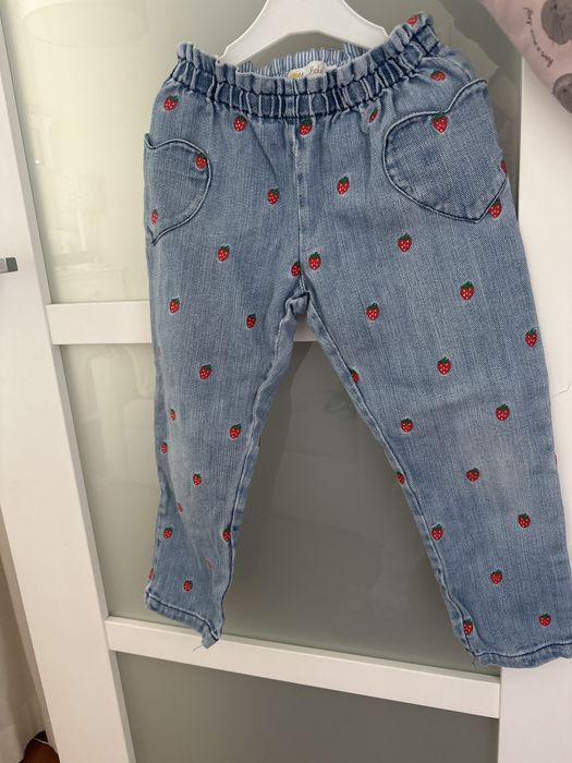 Urocze jeansy, wyszywane truskawki, r.122, 7lat