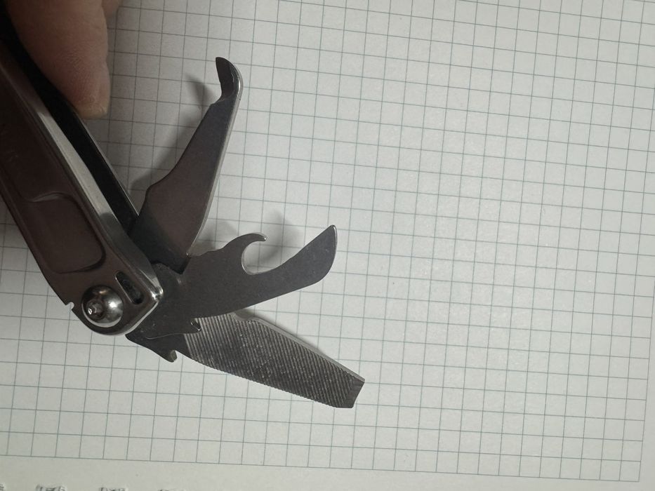 мультитул Leatherman Rev
