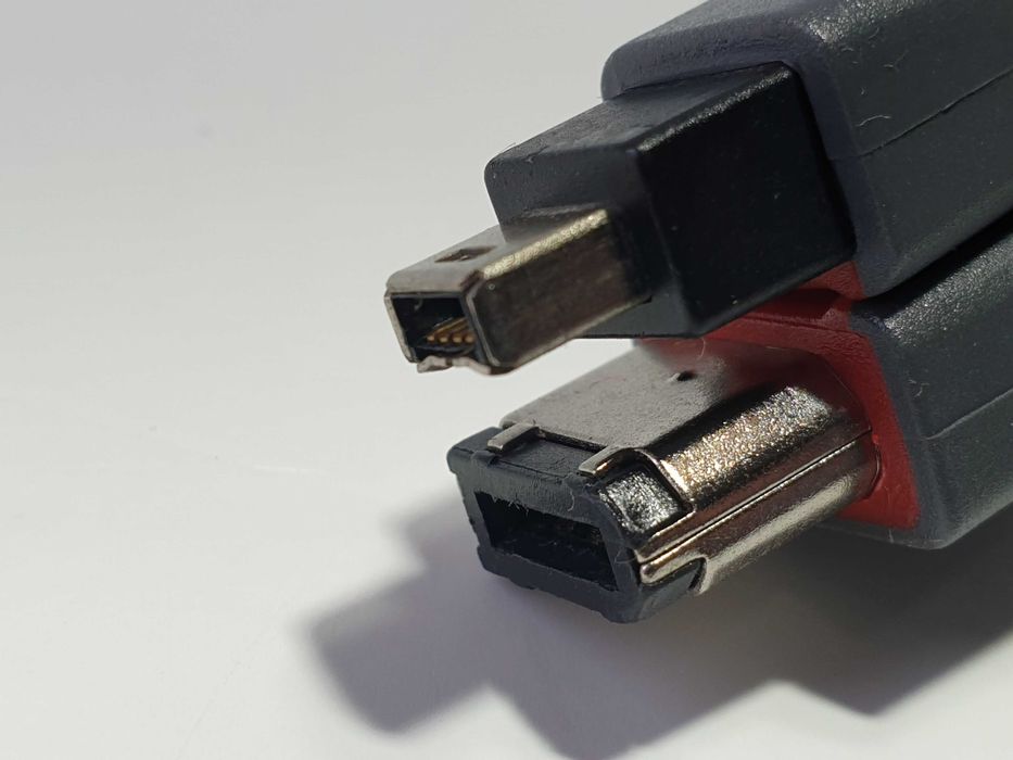 кабель firewire  1394 6-pin to 4-pin Belkin 2.1 м