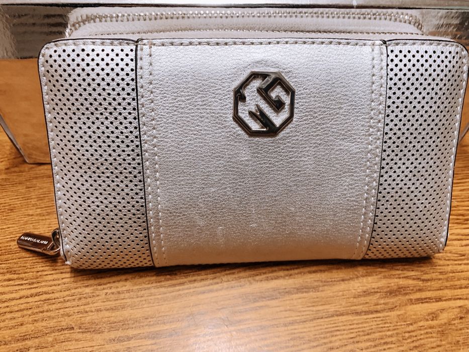 Carteiras novas nunca usadas