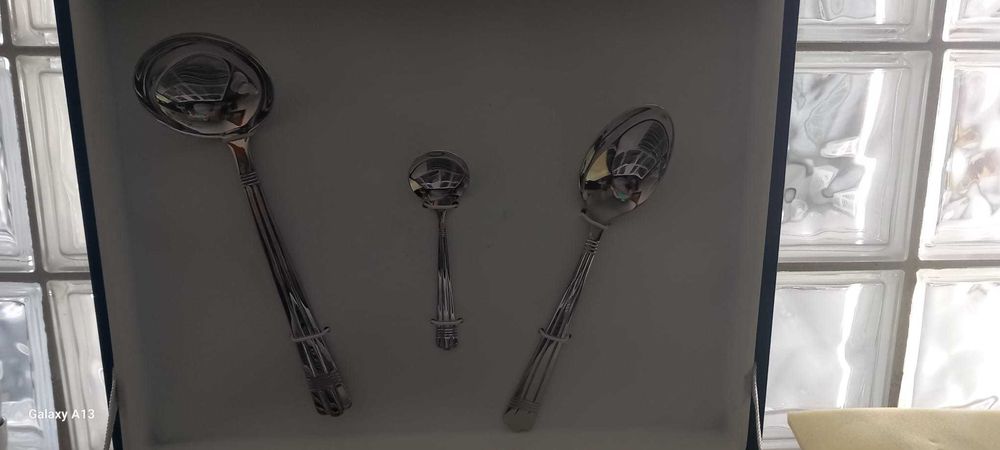 63-Piece Flatware Set446649256924293121
