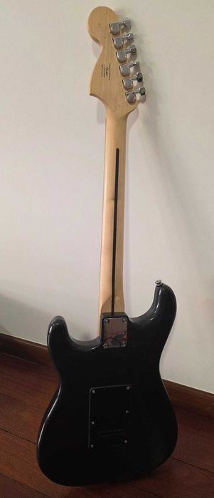 Pack Guitarra Stratocaster HSS LRL CFM Squier -Charcoal Frost Metallic