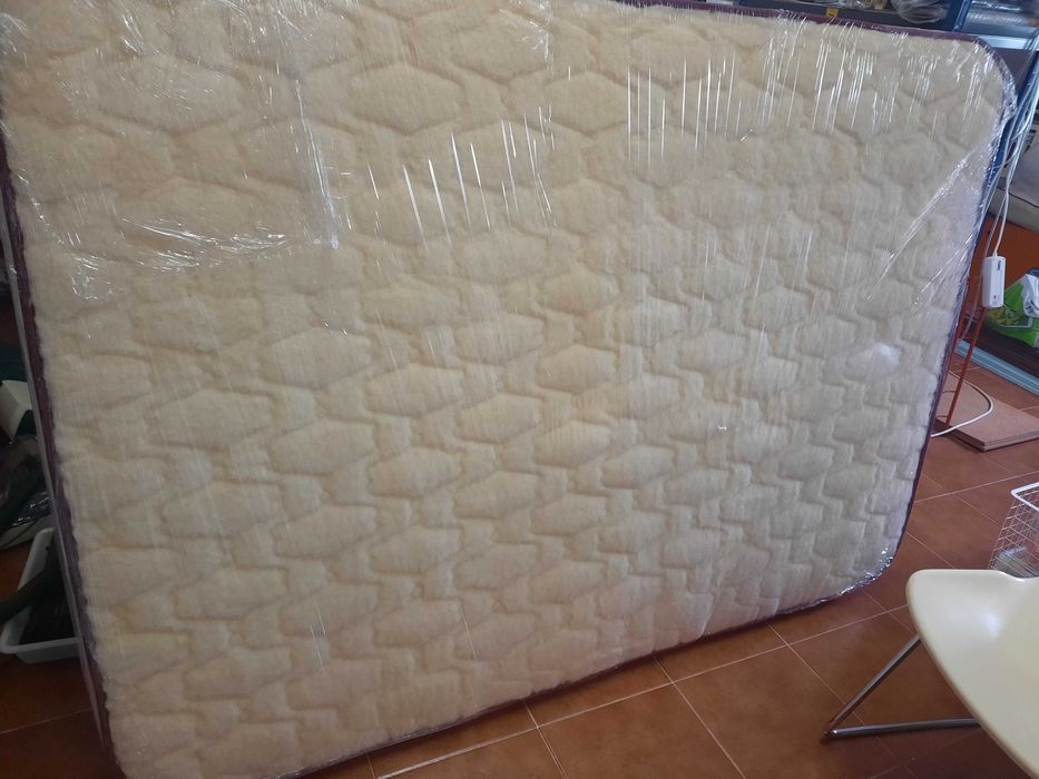 Colchão sem molas viscoelástico (NOVO-sem Uso)