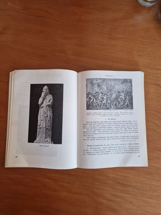 Livro "Initia Latina", de José Nunes de Figueiredo