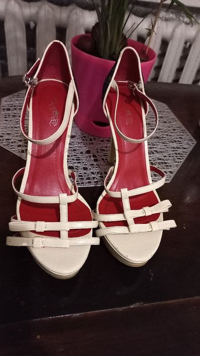 Босоніжки 39 розміру