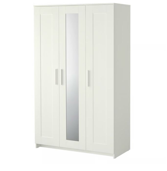 Roupeiro branco com espelho