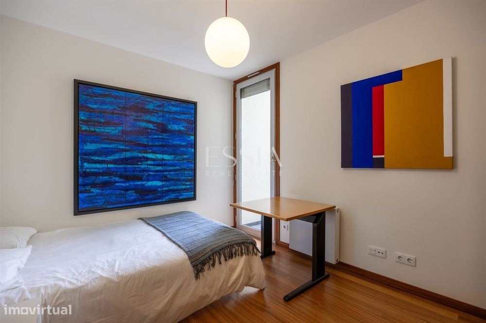 Apartamento T4+1 em Serralves com garagem