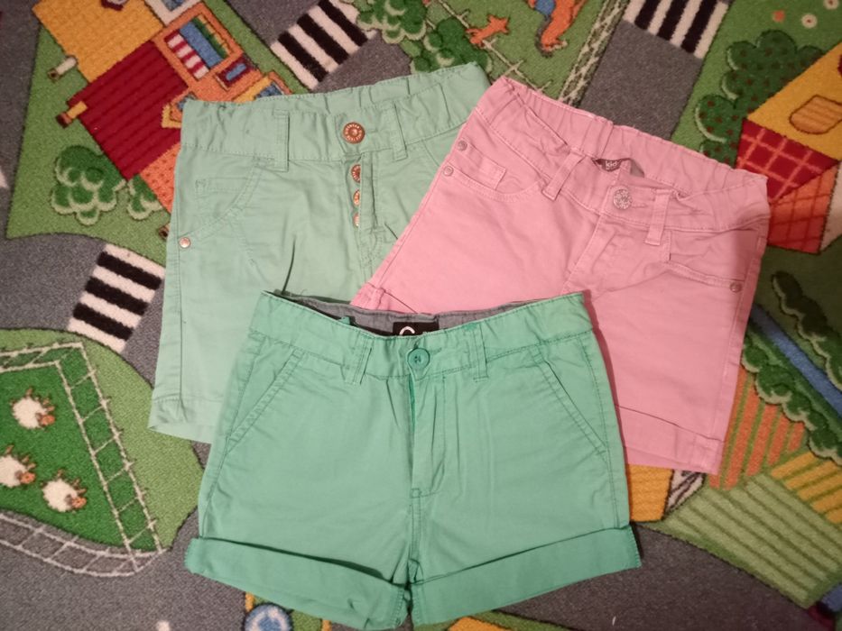 3 pary spodenek rozm 104, 110