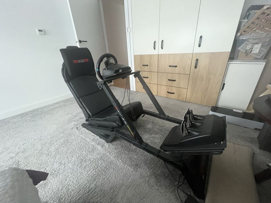 Fotel Next Level Racing + kierownica Logitech g29 sim racing
