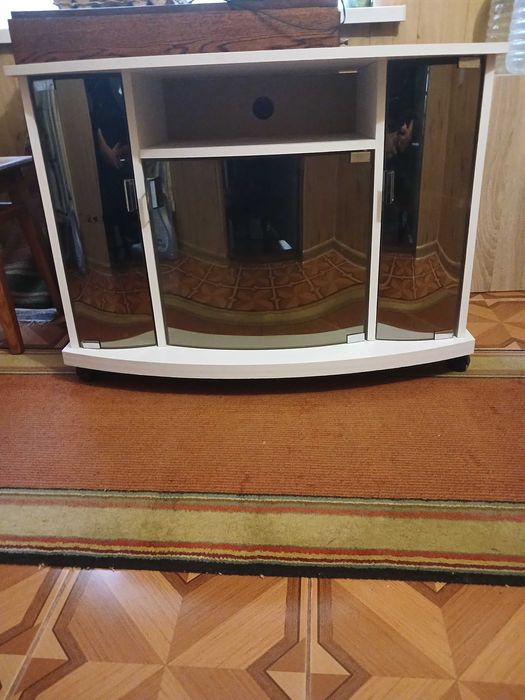 Продаю Тумбу под ТВ