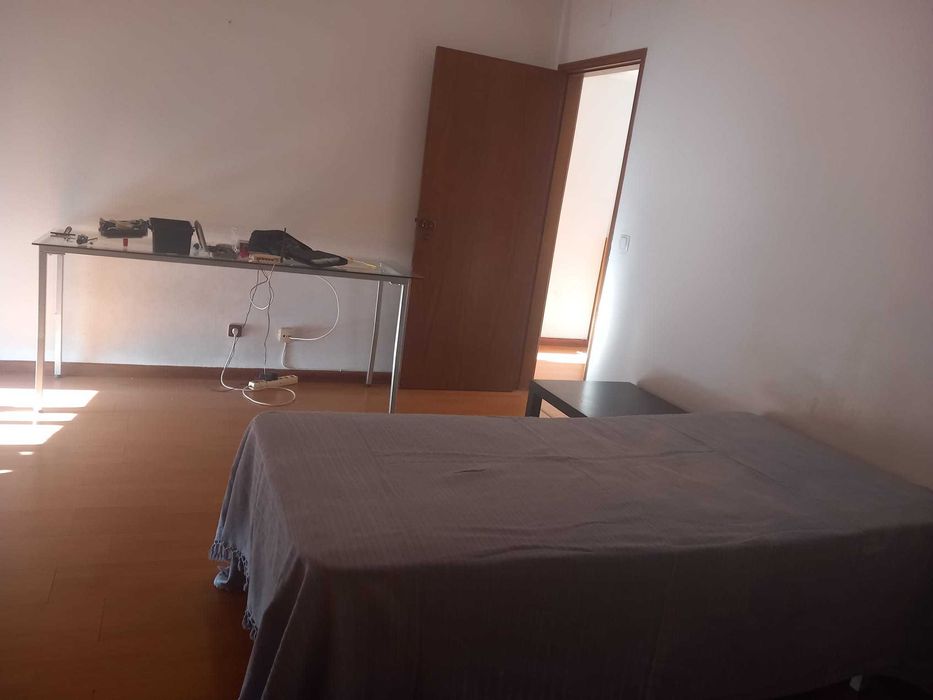 Aluga-se quarto a estudante junto à ESEnfC - São Martinho do Bispo, Coimbra