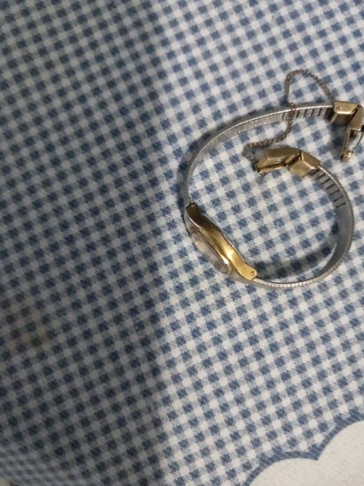 Relógio antigos em bom estado