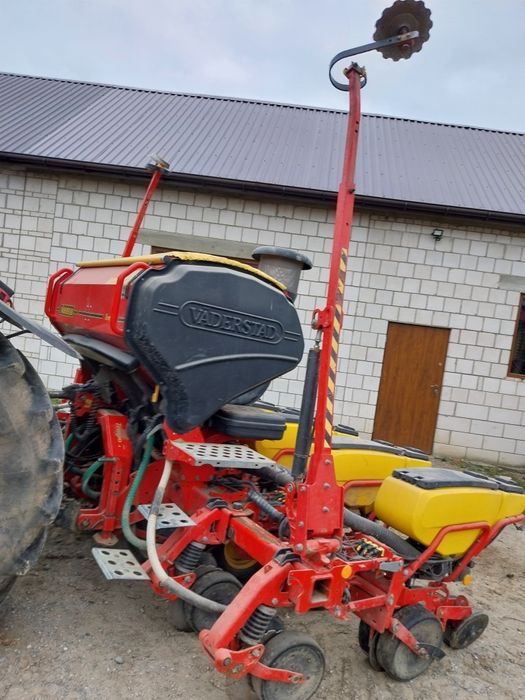 Siewnik punktowy pneumatyczny