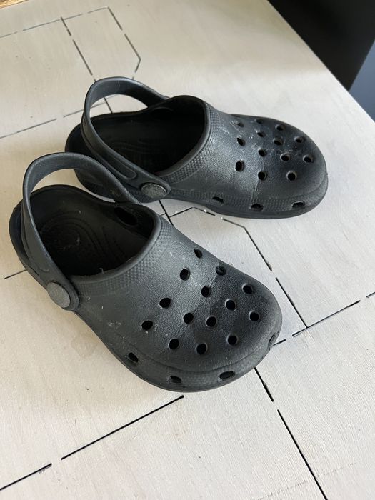 czarne klapki 26 typu crocs