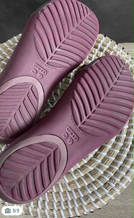 Crocs sandały serena embellish burgundowe W7 37/38