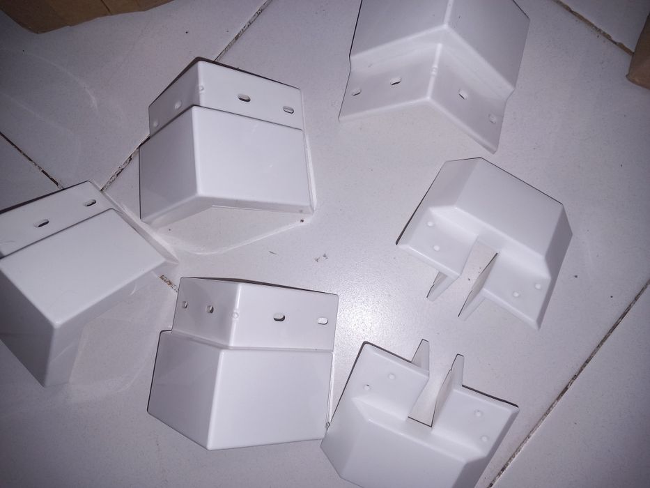 3 caixas novas com 6 conjuntos de pés para armário ou roupeiro