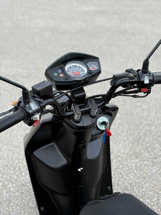 Yamaha BWS 125 com topcase