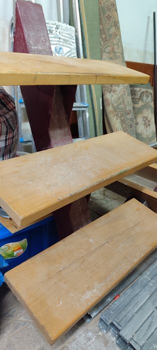 Escada em Madeira e Metal