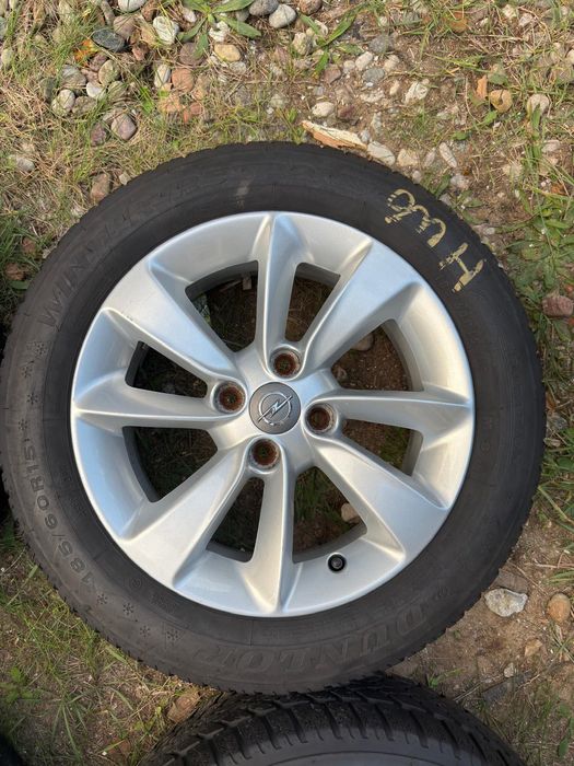 Sprzedam komplet 4 oryginalnych aluminiowych kół Opel 15" wraz z oponami zimowymi Dunlop Winter Response 2.