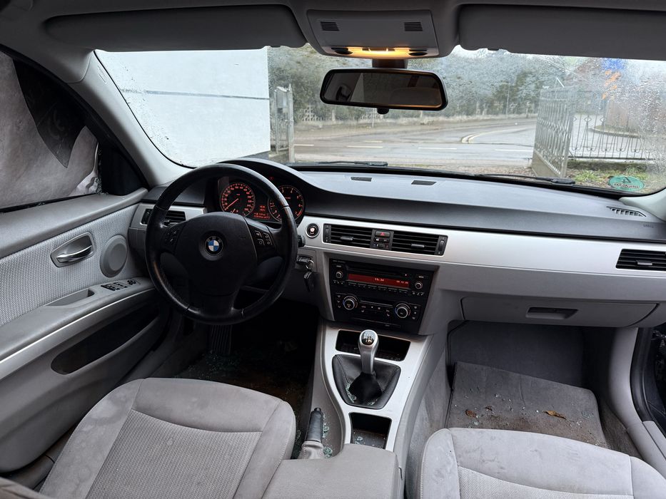 Bmw e90 lift 318i 2010