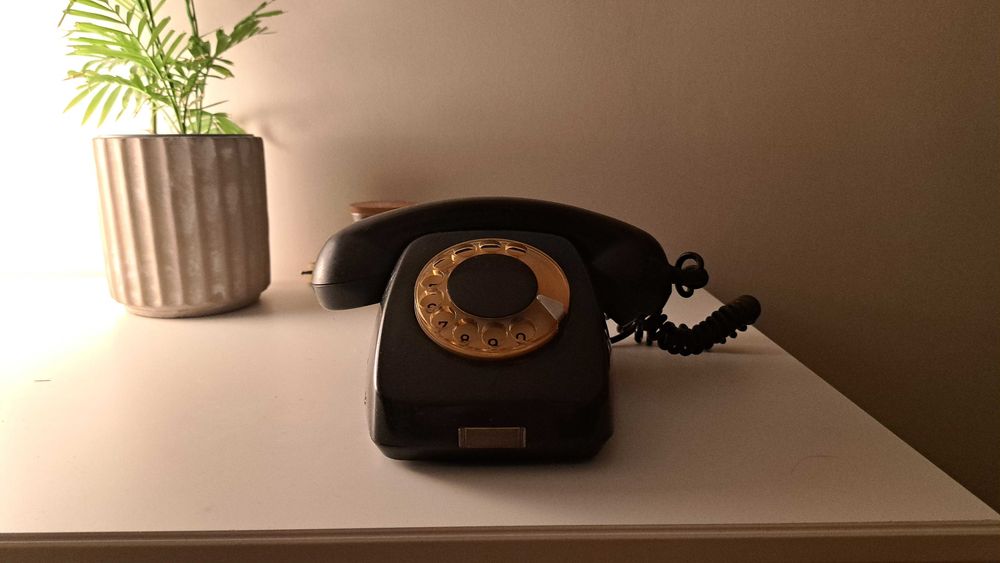 Telefon stacjonarny vintage PRL