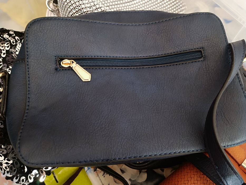 Mala tiracolo azul escuro