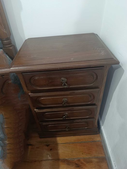 Cama de casal c/ colchão e mesas de cabeceira