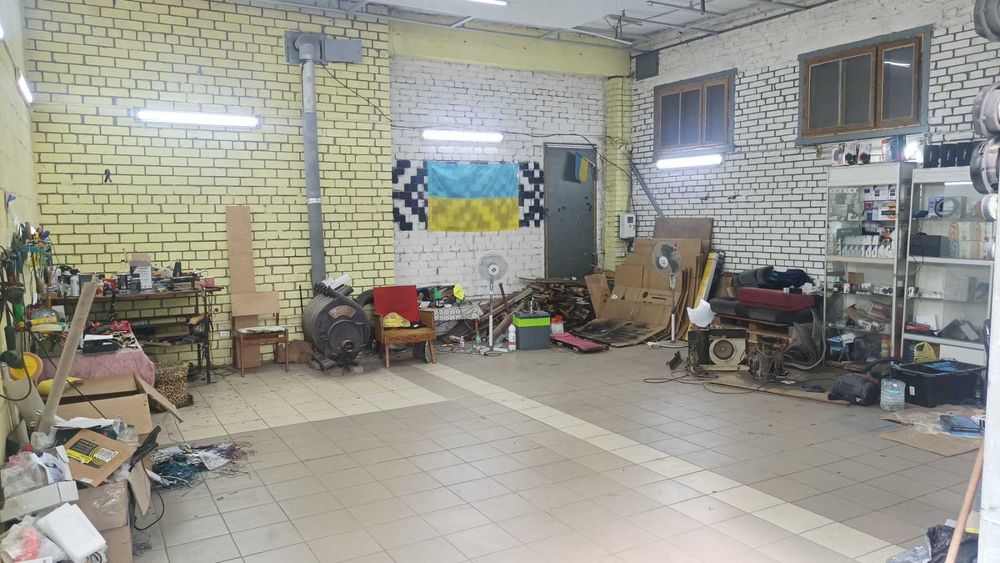 Продам  бокс 78м.кв.+гараж 25м.кв.Приватна власнiсть.