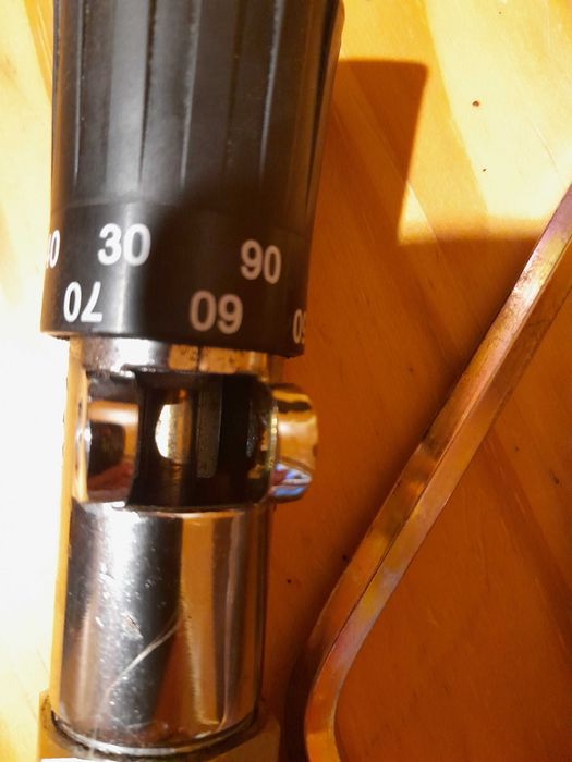 Regulator ciągu powietrza pieca CO