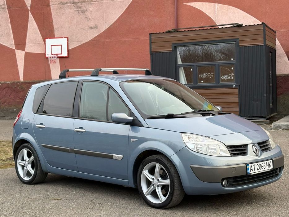 Автомобіль Рено Сценік