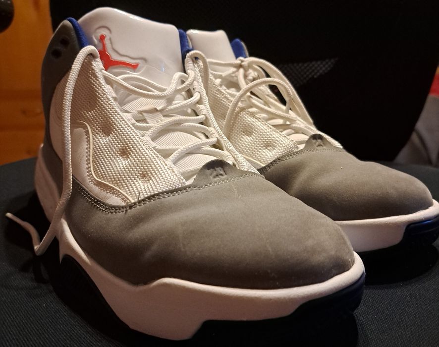 Buty Nike Air Jordan Max Aura Smoke Grey/Track Red Warszawa