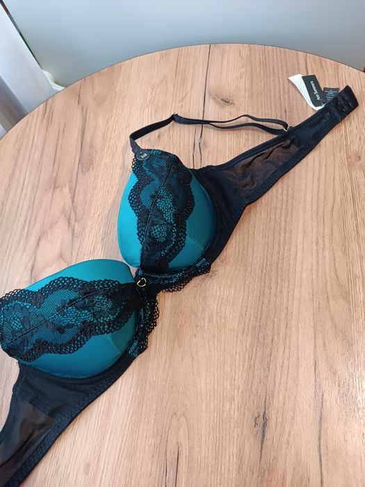 Новий бюстгальтер смарагдового кольору