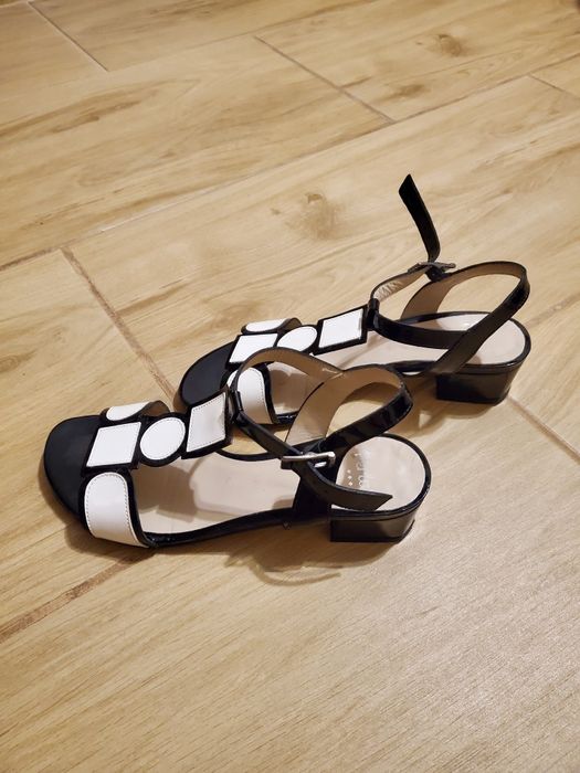 Босоніжки лакові Perlato, 37 розмір