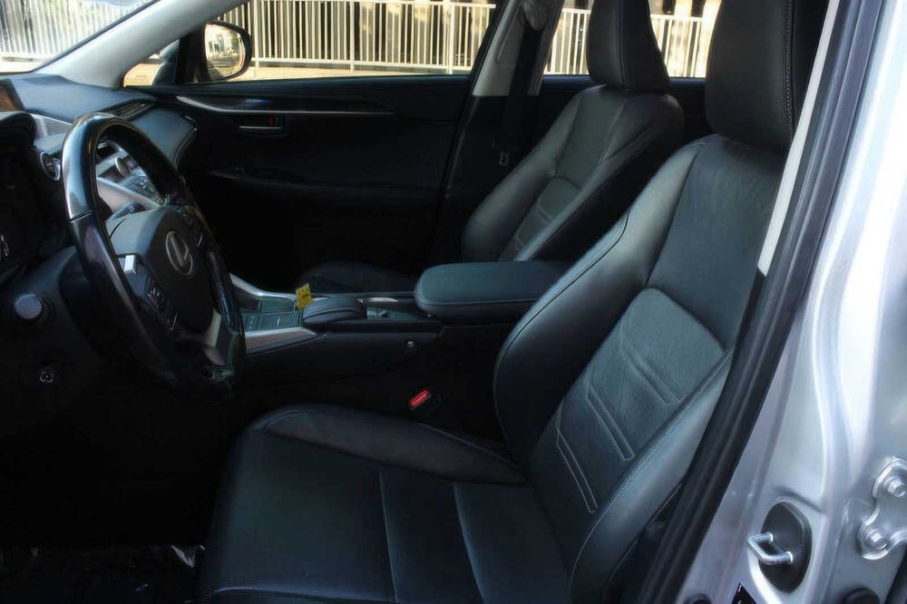 Lexus NX 300h      2019